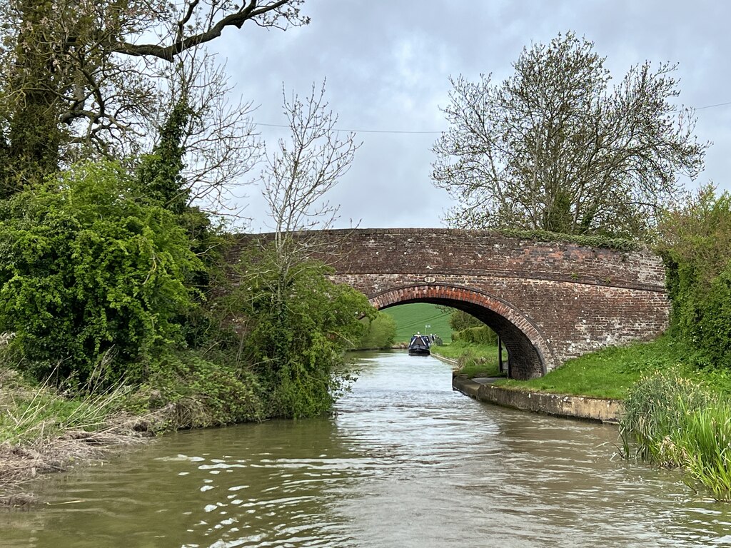 Bridge 22 on the Grand Union Canal © Andrew Abbott :: Geograph Britain ...