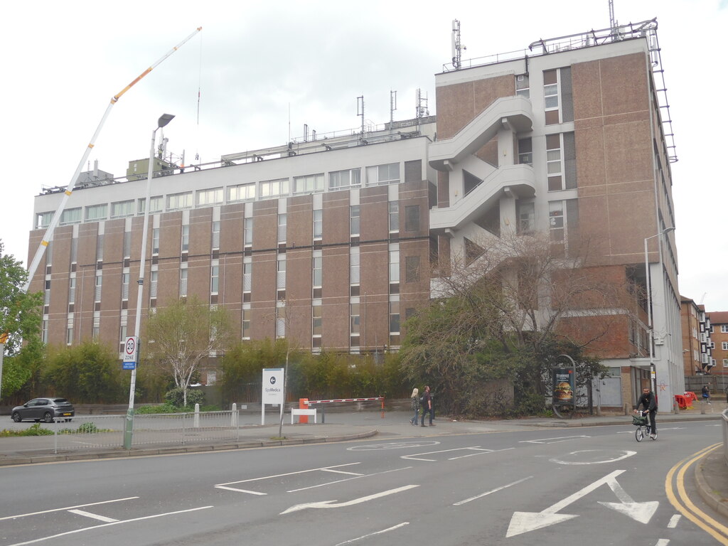 romford-telephone-exchange-3-david-hillas-geograph-britain-and