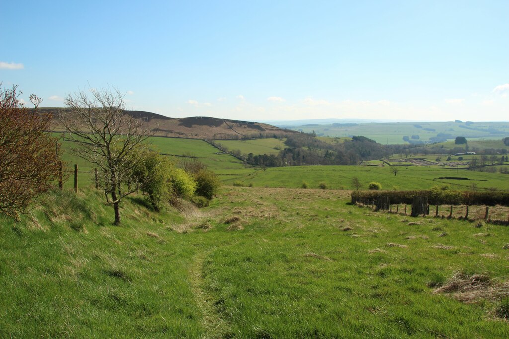 Footpath passing High Shield © Graham Robson :: Geograph Britain and ...