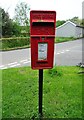 Elizabeth II postbox on The Street, Kettleburgh