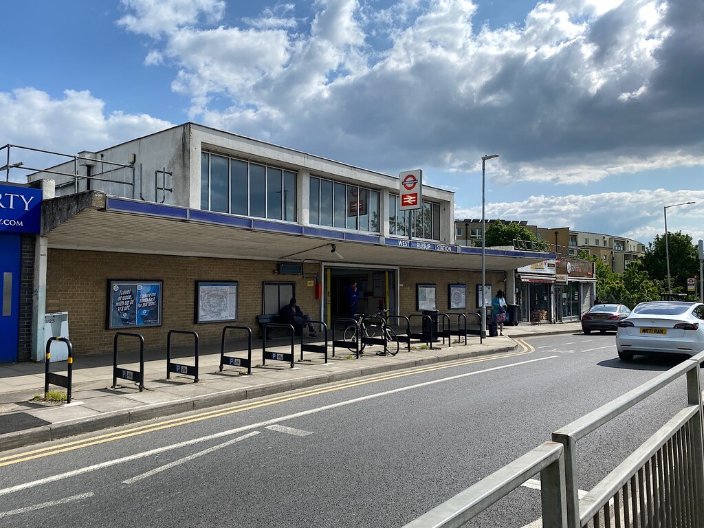 west-ruislip-station-ickenham-road-robin-stott-geograph-britain