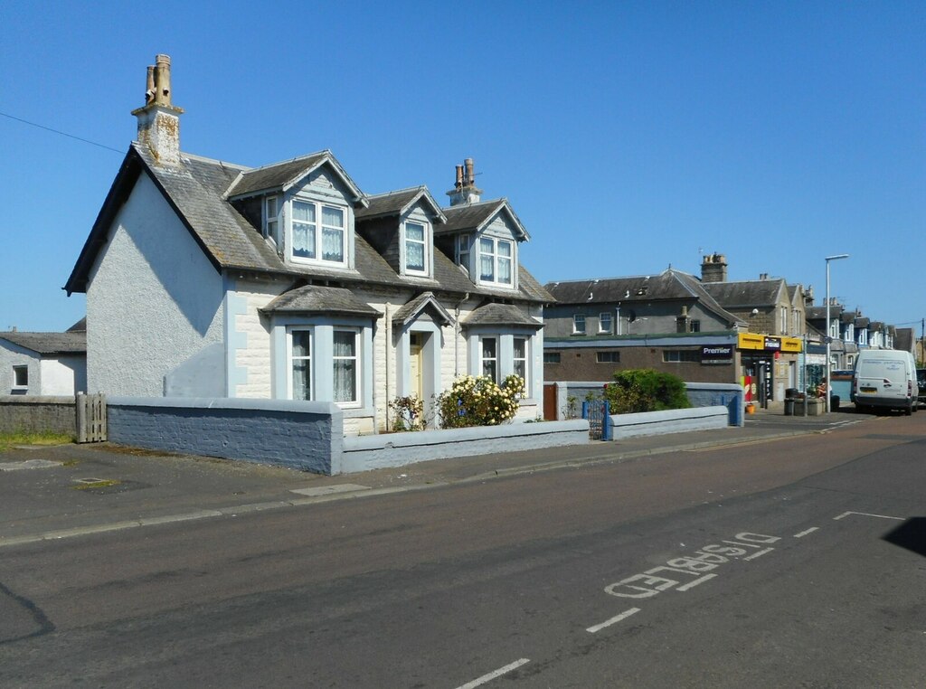 House on Station Road, St Monans © Richard Sutcliffe :: Geograph