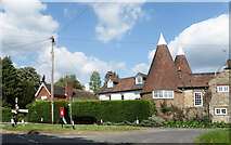 TQ5854 : Oast House by the Junction, Ivy Hatch by Des Blenkinsopp