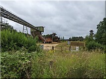 SU0171 : Quarry works seen from cycle route 403 by Rob Purvis