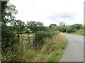 Llwybr yn gadael yr heol / Path exits the road