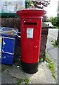 Elizabeth II postbox, Weston Village Stores