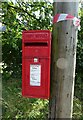 Elizabeth II postbox on Keckwick Lane, Daresbury