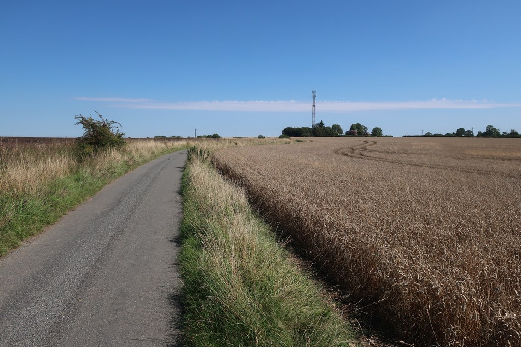 Hertfordshire Way towards Windcott © Hugh Venables :: Geograph Britain ...