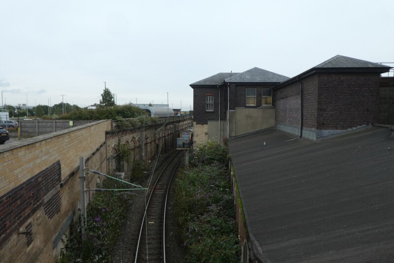 Crewe Platform 1 © DS Pugh :: Geograph Britain and Ireland