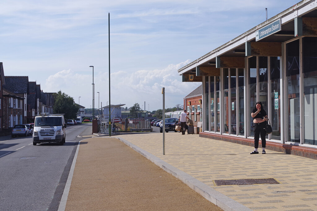 Littlehampton Station © Stephen McKay :: Geograph Britain and Ireland