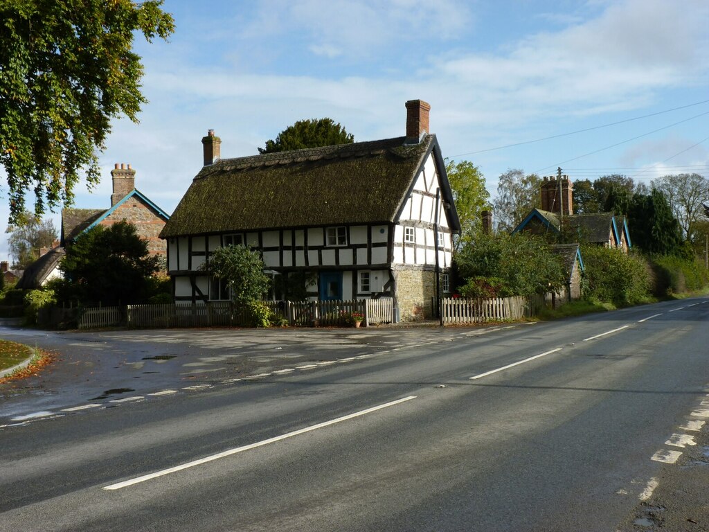 timber-framed-houses-at-crossroads-jeff-gogarty-geograph