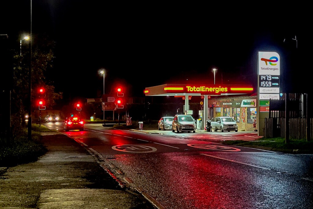 Ross Road filling station, by night © Jonathan Billinger :: Geograph ...