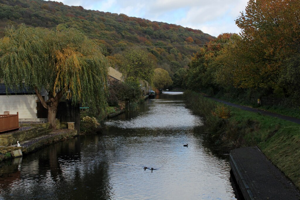 Calder and Hebble Navigation from Park... © Chris Heaton :: Geograph ...