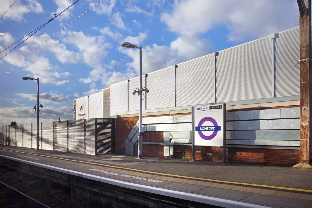 elizabeth-line-romford-station-des-blenkinsopp-geograph-britain