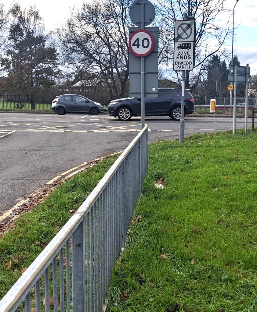 zone-ends-sign-malpas-newport-jaggery-geograph-britain-and-ireland