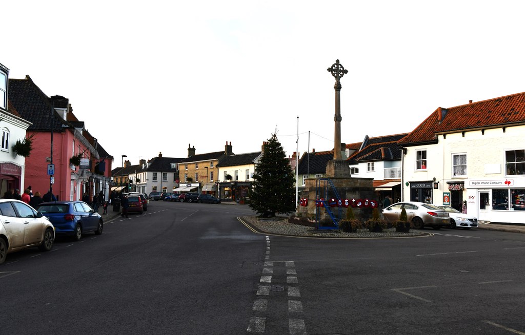 Holt War Memorial © Michael Garlick :: Geograph Britain And Ireland