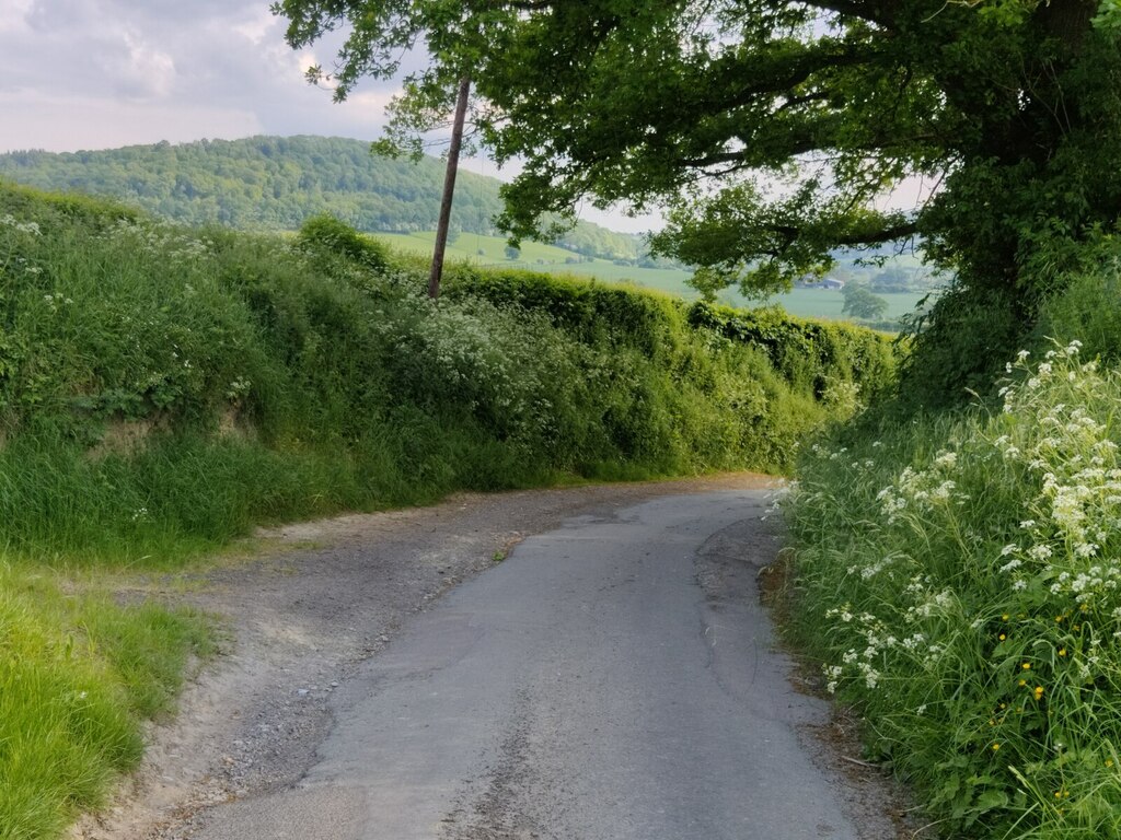 lane-descending-towards-halford-mat-fascione-geograph-britain-and