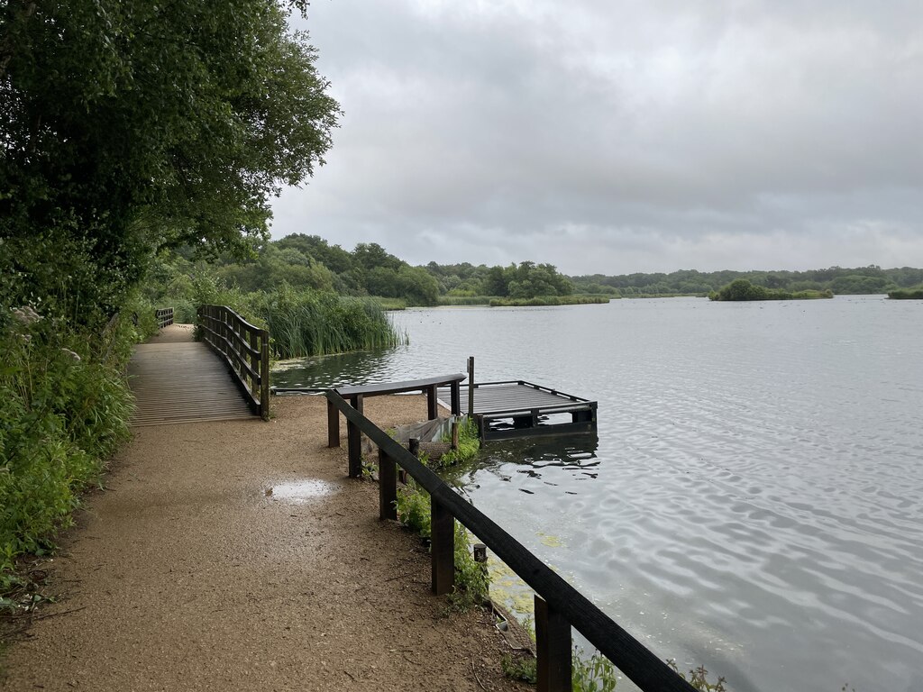 Trail around Fleet Pond © Mr Ignavy :: Geograph Britain and Ireland