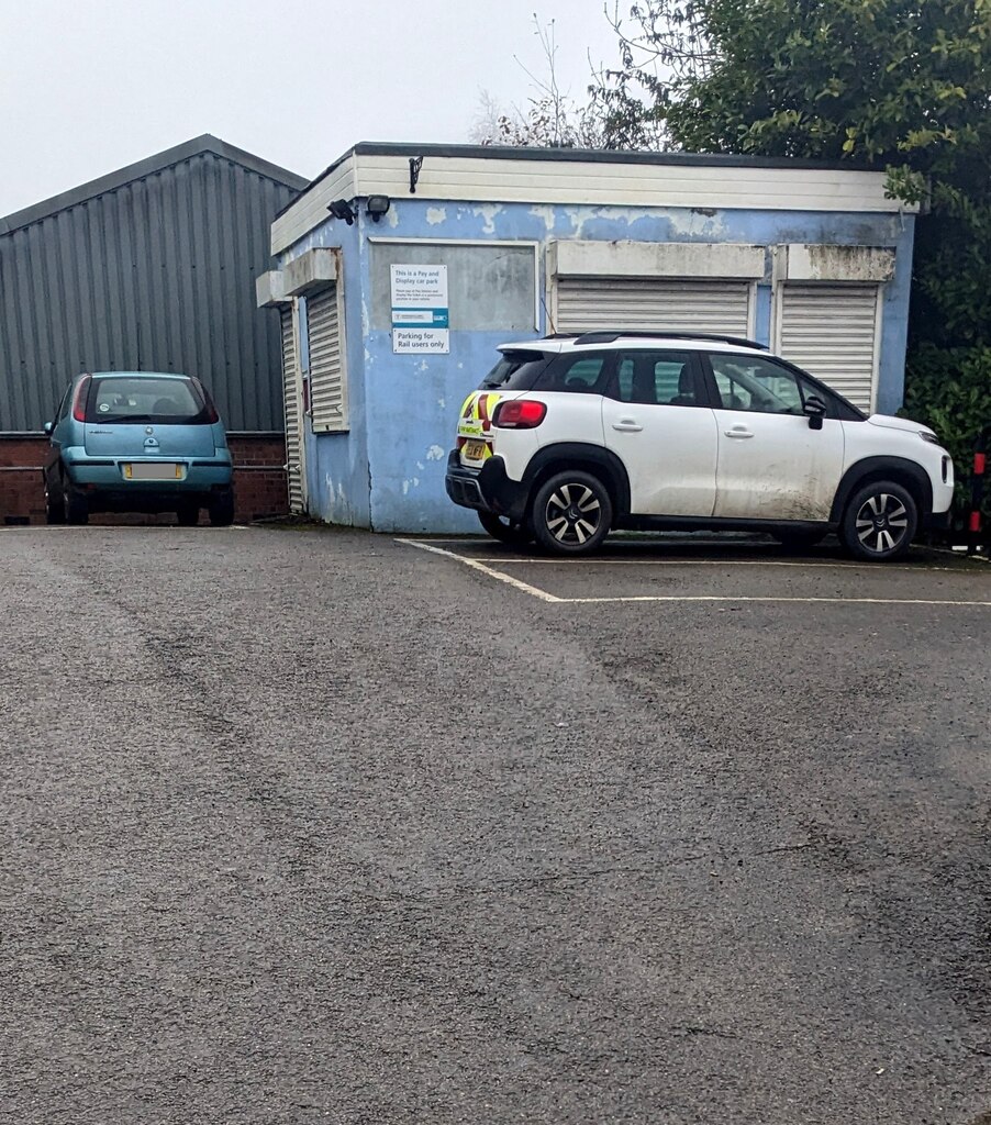 single-storey-building-near-abergavenny-jaggery-geograph