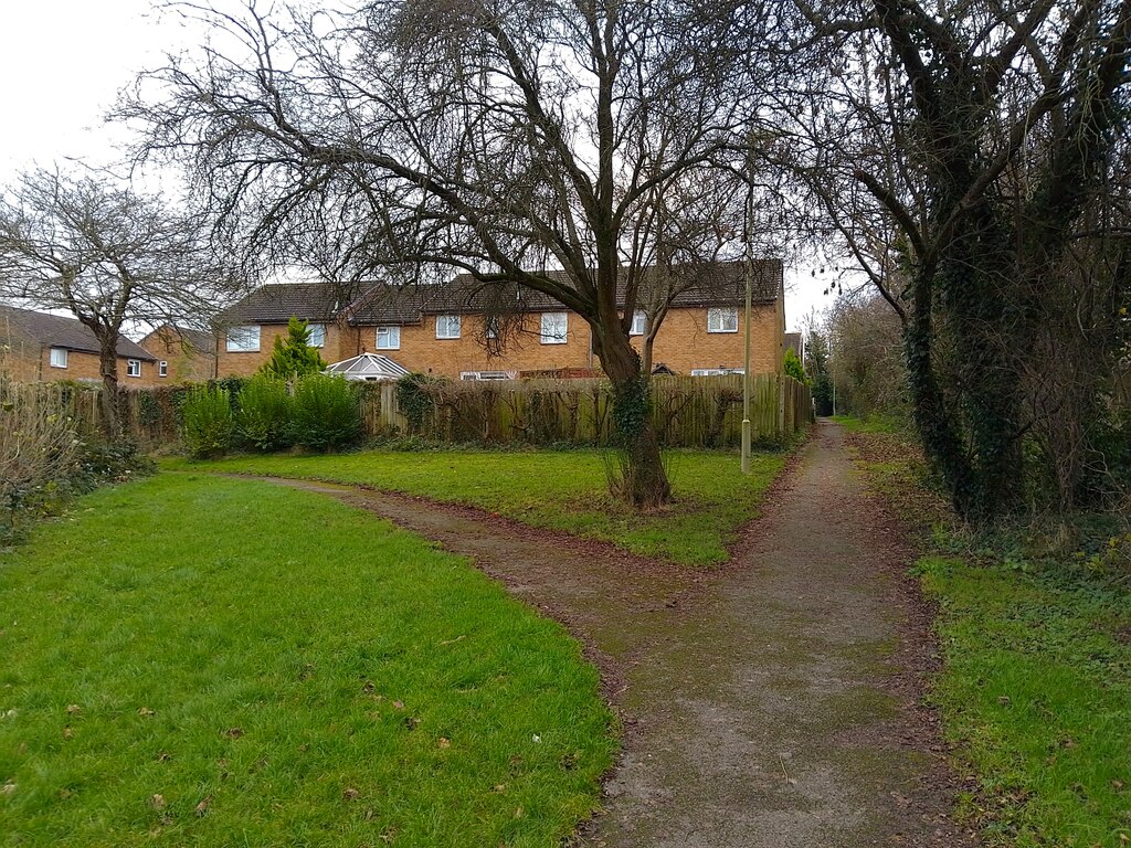 Tadley Hill Paths © Oscar Taylor :: Geograph Britain And Ireland