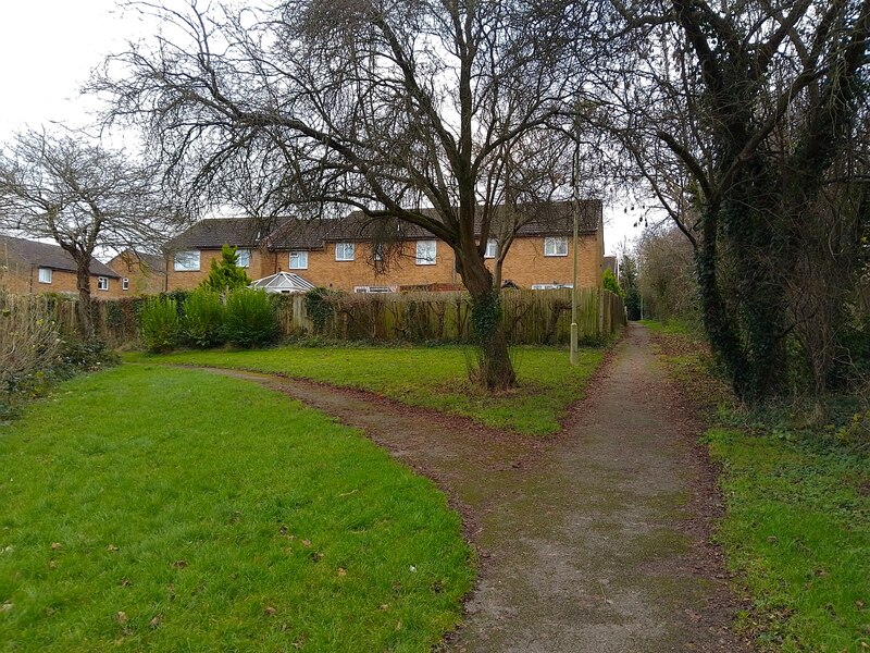 Tadley Hill paths © Oscar Taylor :: Geograph Britain and Ireland