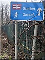 Station direction sign for walkers, Rockingham Terrace, Briton Ferry