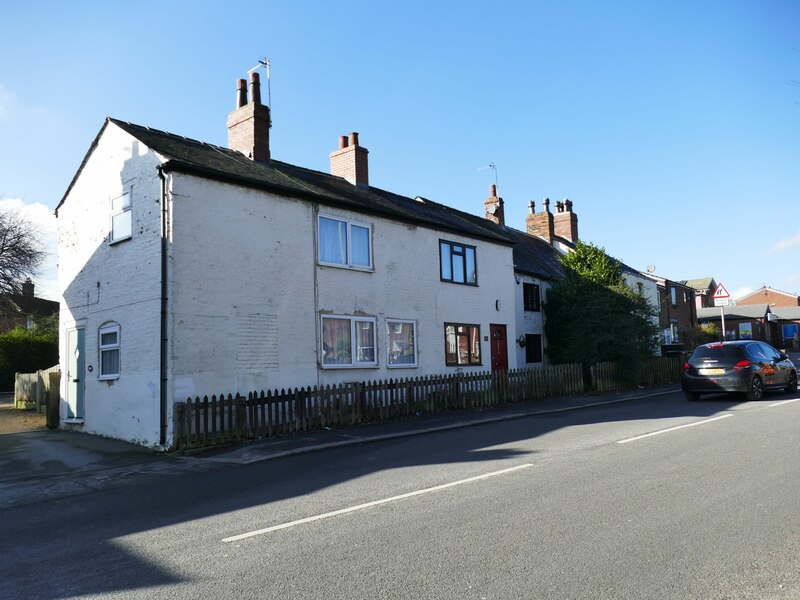 historic-houses-on-york-road-seacroft-stephen-craven-geograph