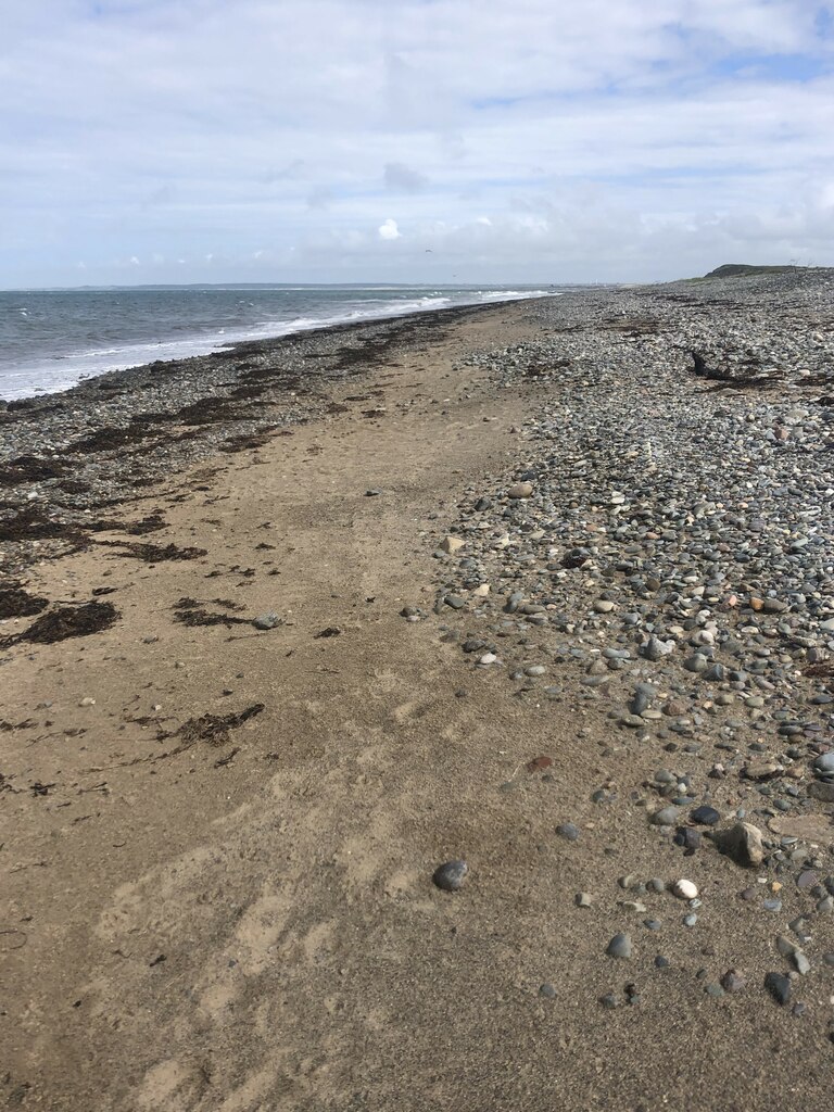 Shingle beach, Caernarfon Bay © Eirian Evans :: Geograph Britain and ...