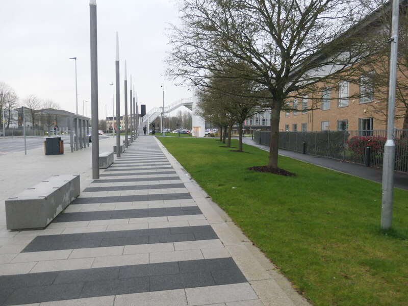 Footpath at Winnersh Triangle © Christine Johnstone :: Geograph Britain ...