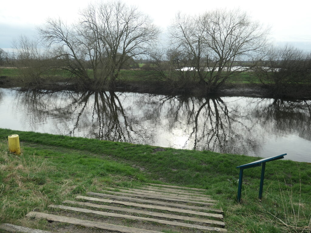 The River Aire at Allerton Bywater © Christine Johnstone :: Geograph ...