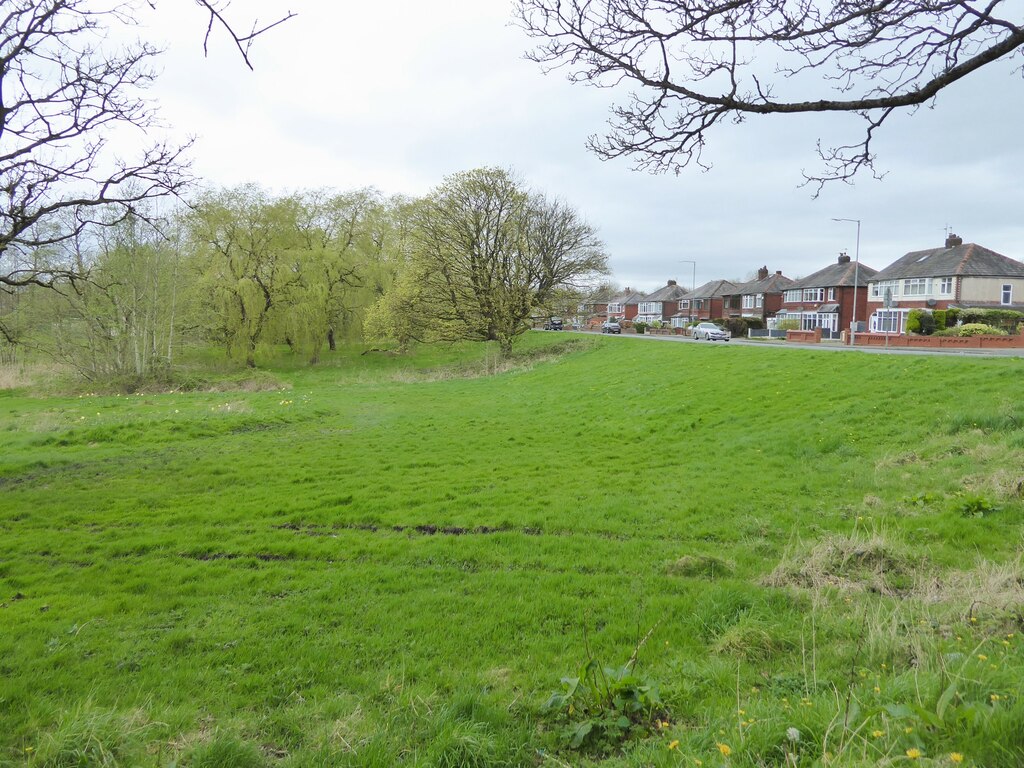 Boundary of Leverhulme Park © Kevin Waterhouse :: Geograph Britain and ...