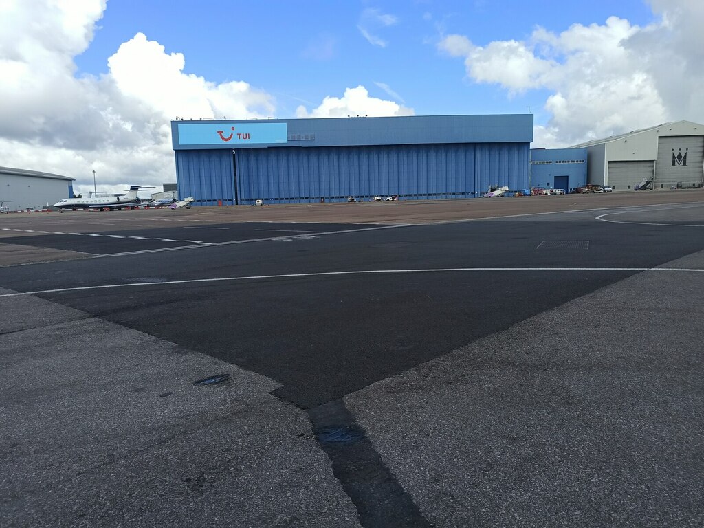 Hangar at Luton Airport © Thomas Nugent :: Geograph Britain and Ireland