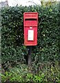 Elizabeth II postbox on Willington Road, Westwood Common