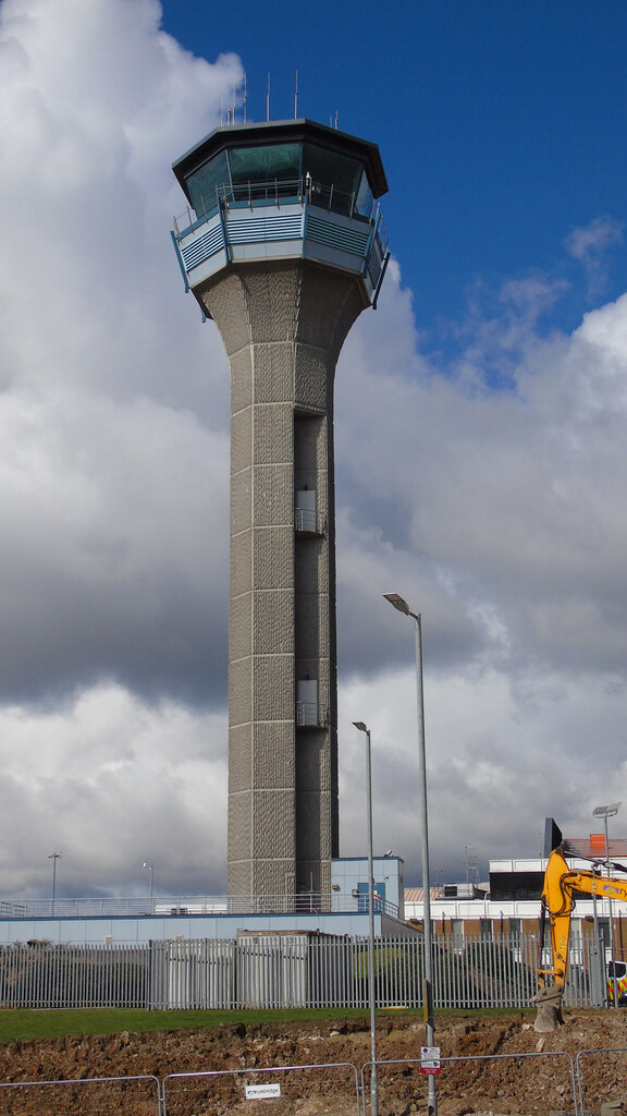 NATS tower at Luton Airport © Thomas Nugent :: Geograph Britain and Ireland