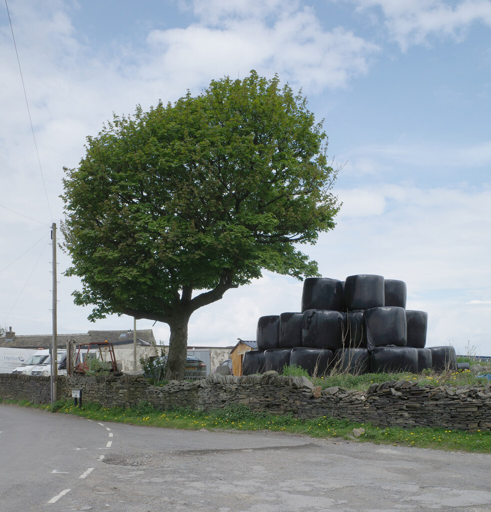 The junction of High Cross Lane and... © habiloid :: Geograph Britain ...