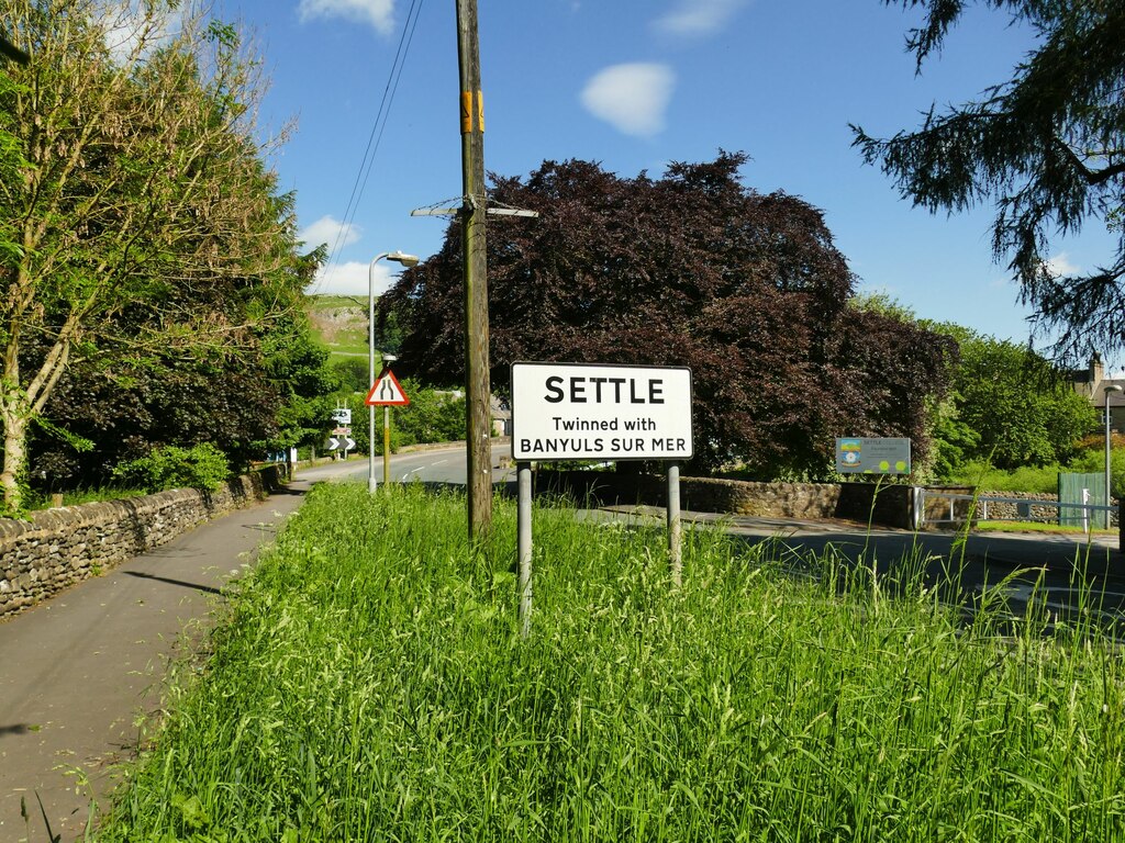 Twin town sign approaching Settle Bridge © Stephen Craven :: Geograph ...