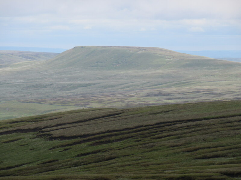 Little Whernside © T Eyre :: Geograph Britain and Ireland