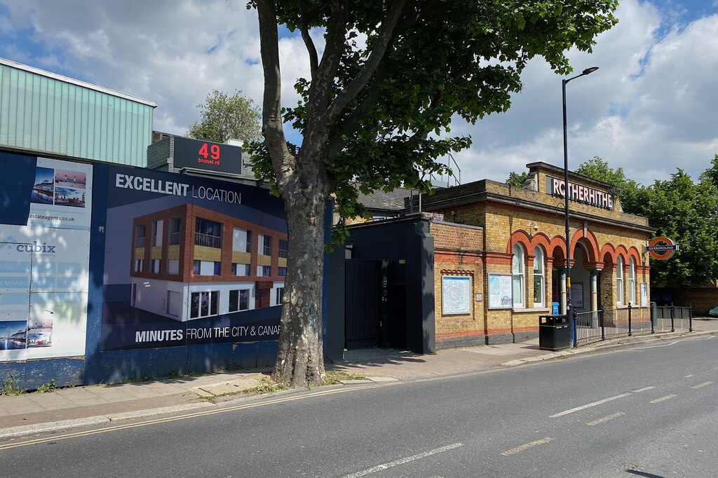 Rotherhithe station © Robin Stott :: Geograph Britain and Ireland