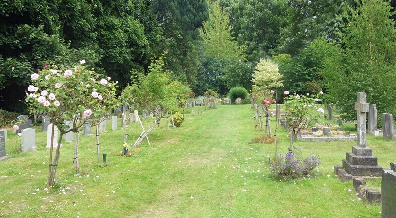 Shenfield Churchyard © Des Blenkinsopp :: Geograph Britain and Ireland