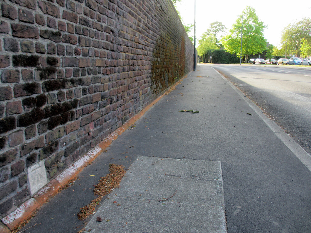 Bushy Park wall, Sandy Lane, Teddington © John S Turner :: Geograph ...