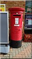 Elizabeth II postbox on Fairfields, Cawston