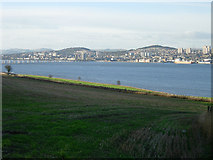 NO4429 : Dundee and the Tay estuary from Fife by Val Vannet