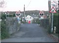 Level crossing and bridge over the Marlais