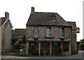 SO9006 : The Bear Inn, Bisley by Rob Farrow