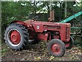 International B-275 tractor