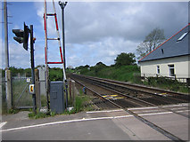 SY8386 : Level crossing at East Burton by John Lamper