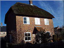 SU1734 : New Thatch Cottage, Gaters Lane, Winterbourne Dauntsey by Maigheach-gheal