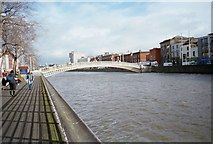 O1534 : The Ha'Penny Bridge, Dublin by Vicky Mason