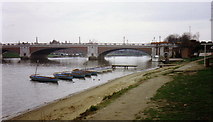 TQ1568 : Hampton Court Bridge by Stephen Williams