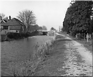 SU3867 : Kintbury Bridge and Lock No 78, Kennet and Avon Canal by Dr Neil Clifton